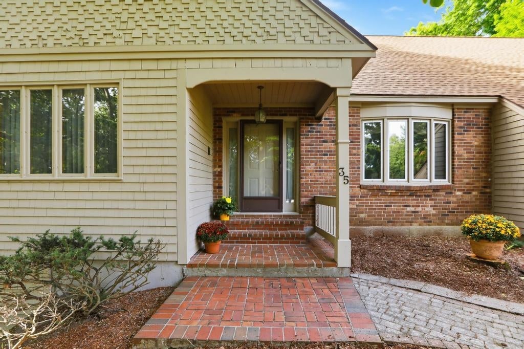 35 Hyacinth Drive