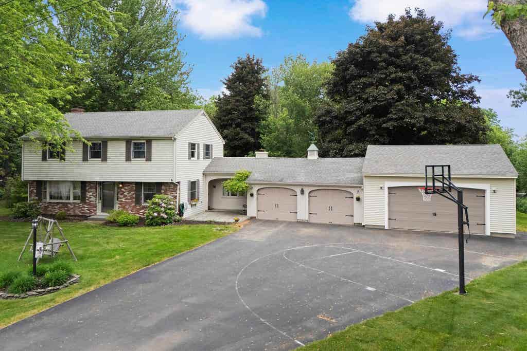 Photo of 13 William Circle, Stratham, NH 03885 (MLS # 5094990)