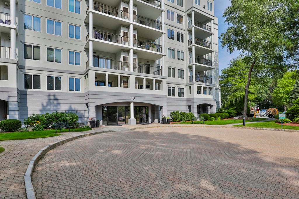 Photo of 10 Mt Laurels Drive #104, Nashua, NH 03060 (MLS # 5104841)