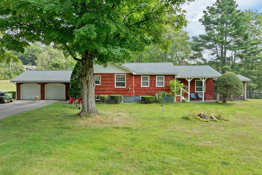 Photo of 152 Parade Road, Barnstead, NH 03218 (MLS # 5107636)