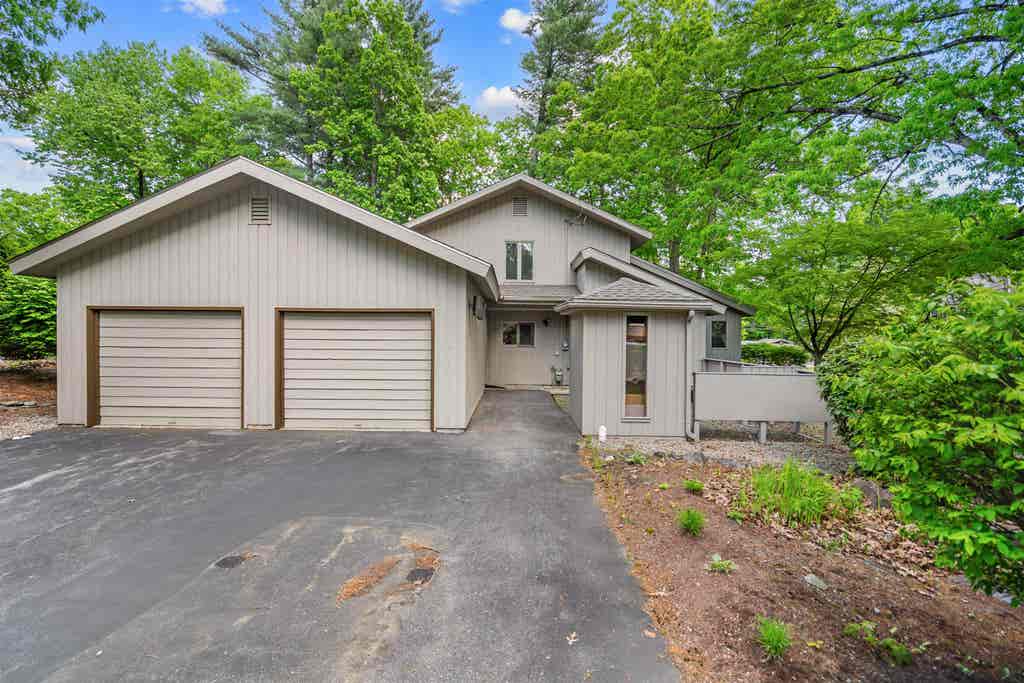 Photo of 5 Birch Hill Drive, Nashua, NH 03063 (MLS # 5092704)