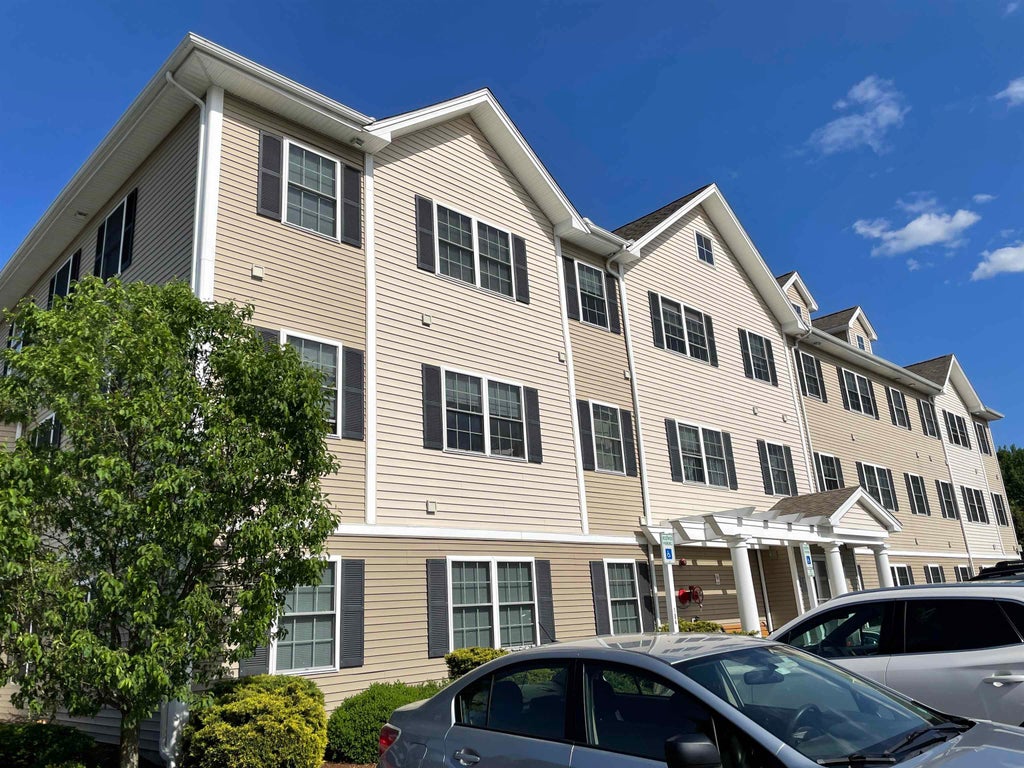 Photo of 100 Sentinel Court #301, Manchester, NH 03104 (MLS # 5109711)