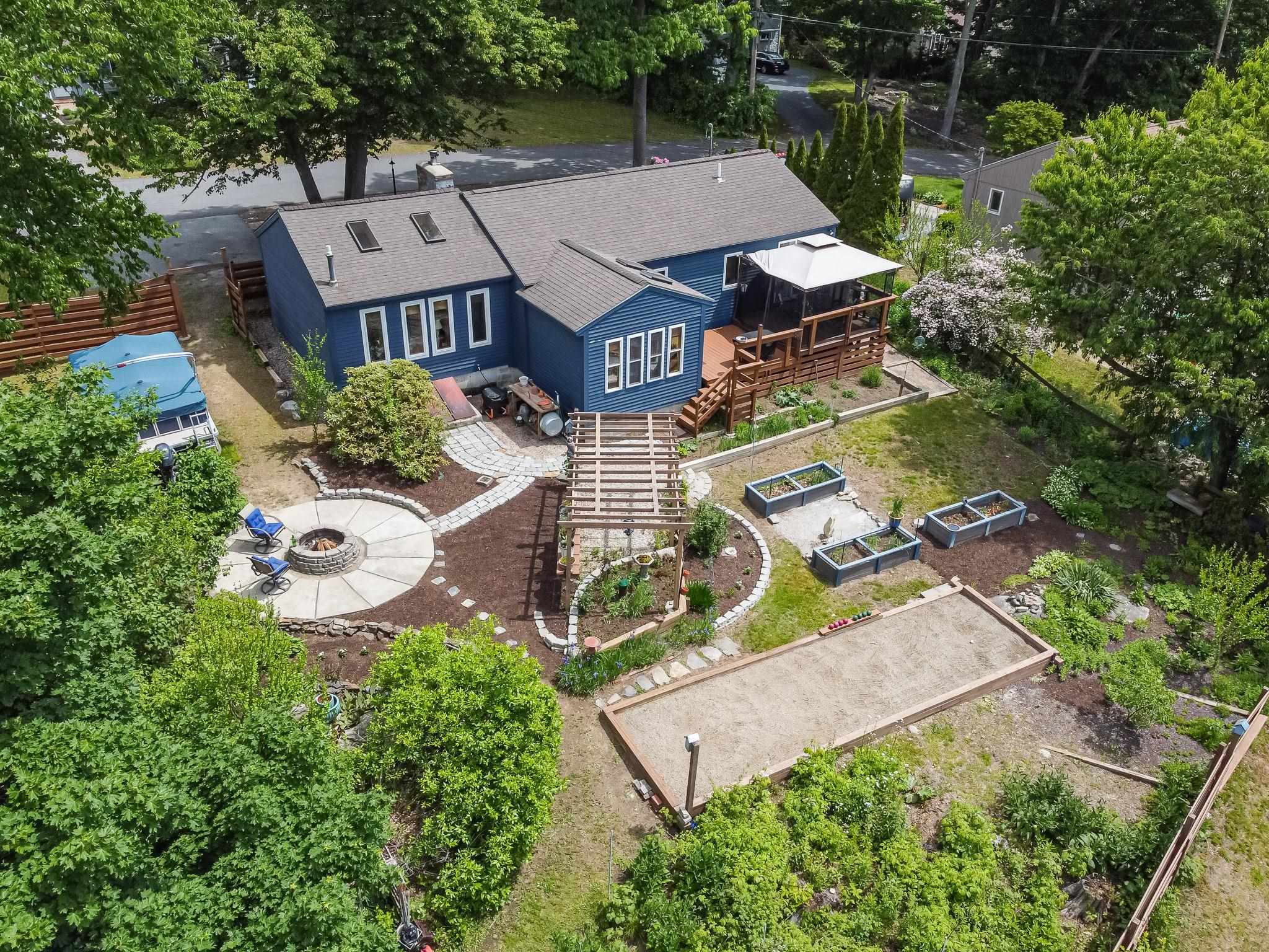 17 Island Pond Road