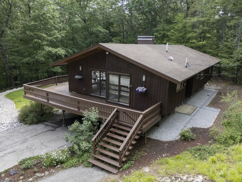 Photo of 38 Pinecrest Drive, Bedford, NH 03110 (MLS # 5094171)