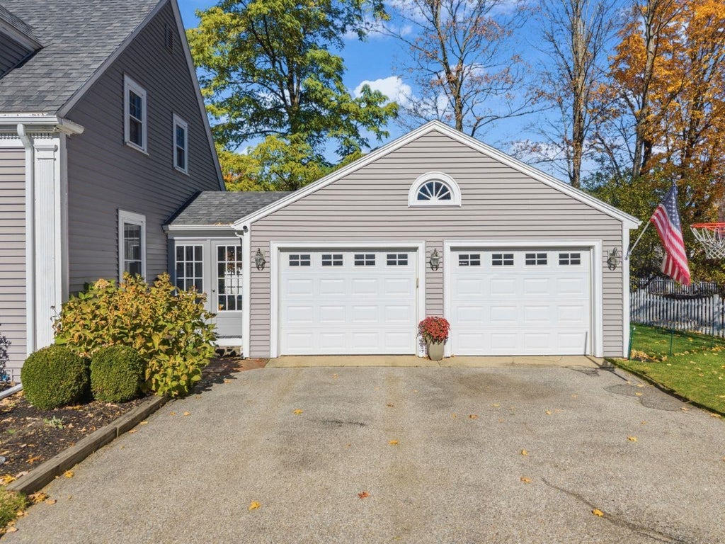 Photo of 10 Fairview Avenue, Dover, NH 03820 (MLS # 5116379)