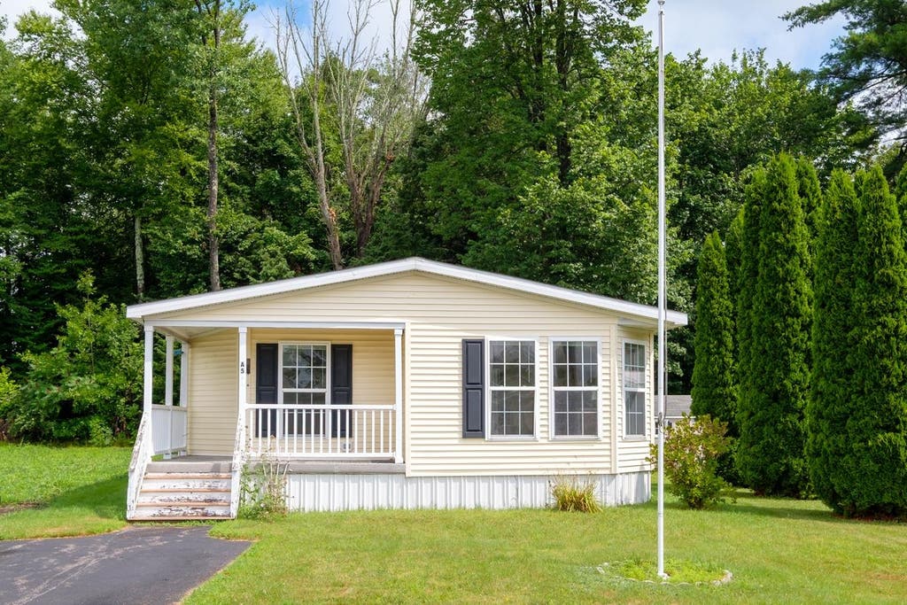 Photo of 290 Calef Highway #A5, Epping, NH 03042 (MLS # 5102771)