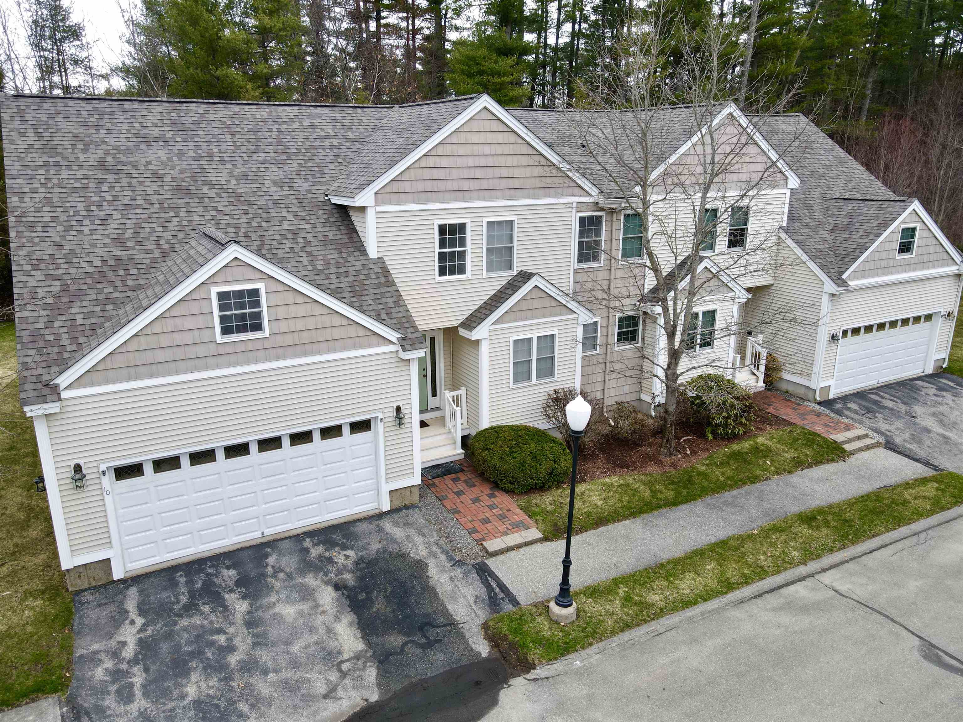10 Absalom Lane