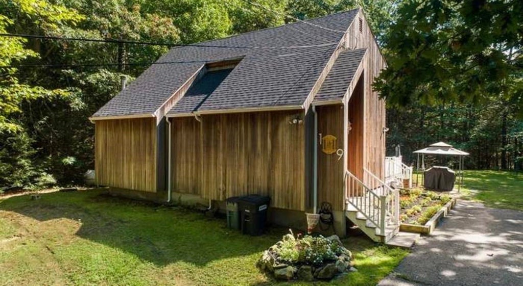 Photo of 19 Jade Court, Derry, NH 03038 (MLS # 5106763)