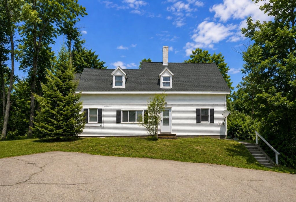 Photo of 7 Crescent Street, Pittsfield, NH 03263 (MLS # 5106833)