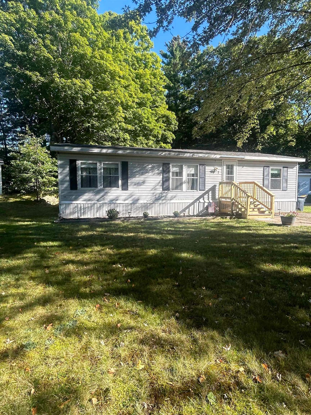 Photo of 7 Hemlock Drive, Danville, NH 03819 (MLS # 5109531)