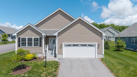 Photo of 2 Mulberry Lane, Hooksett, NH 03106 (MLS # 5092527)