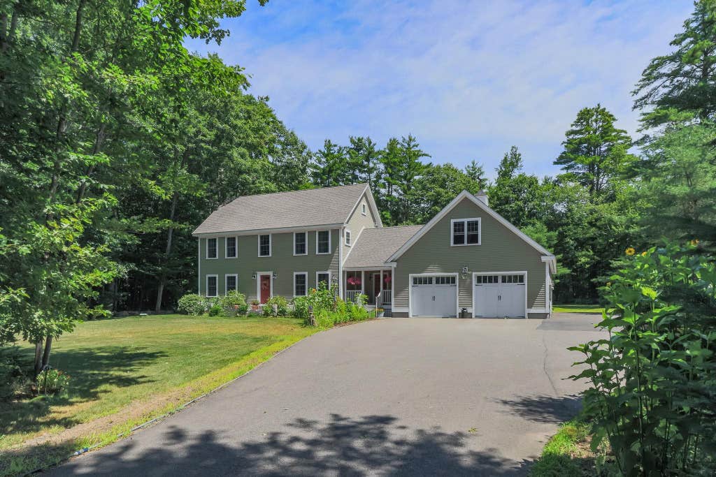 Photo of 178 Meredith Center Road, Meredith, NH 03253 (MLS # 5101731)