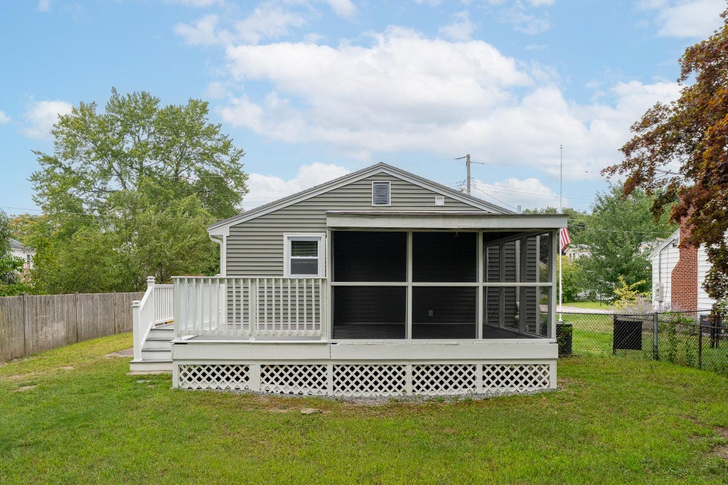 Photo of 12 Hutchinson Street, Nashua, NH 03064 (MLS # 5107398)