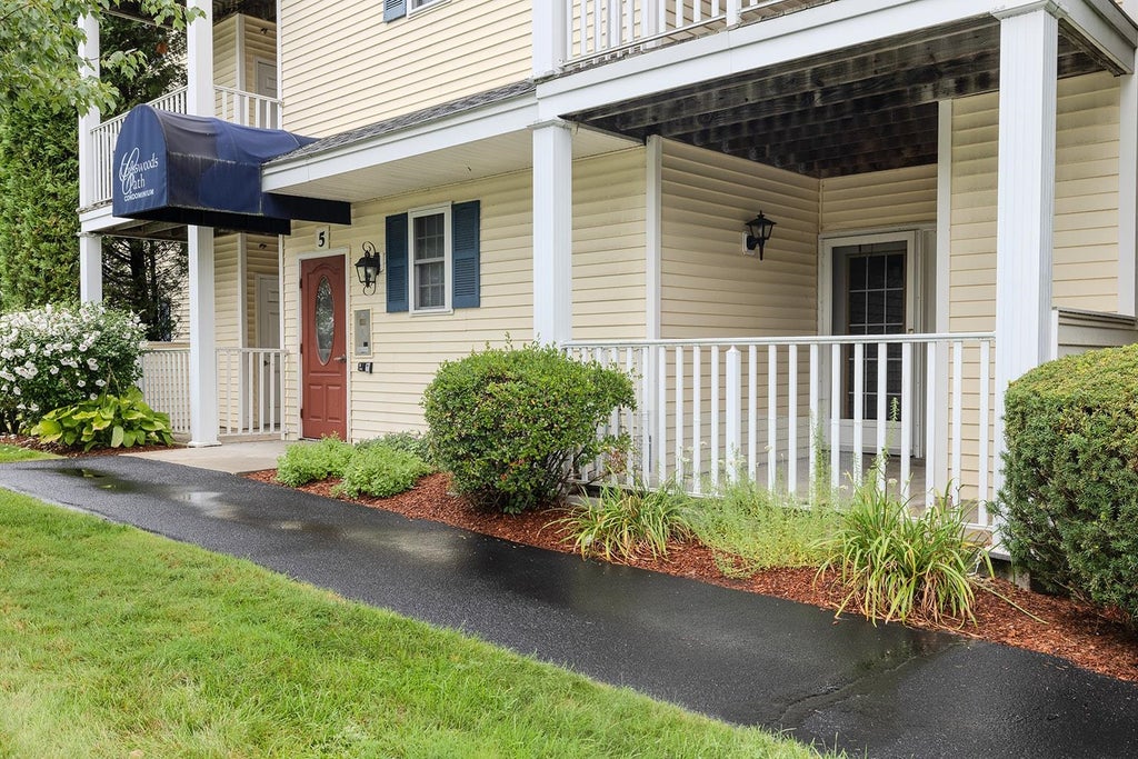 Photo of 5 Crosswoods Path Boulevard #11, Merrimack, NH 03054 (MLS # 5109114)