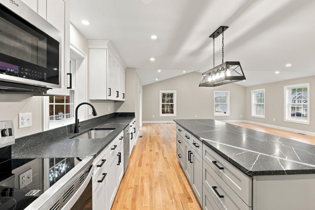 Photo of 2 Blaisdell Court, Raymond, NH 03077 (MLS # 5112205)
