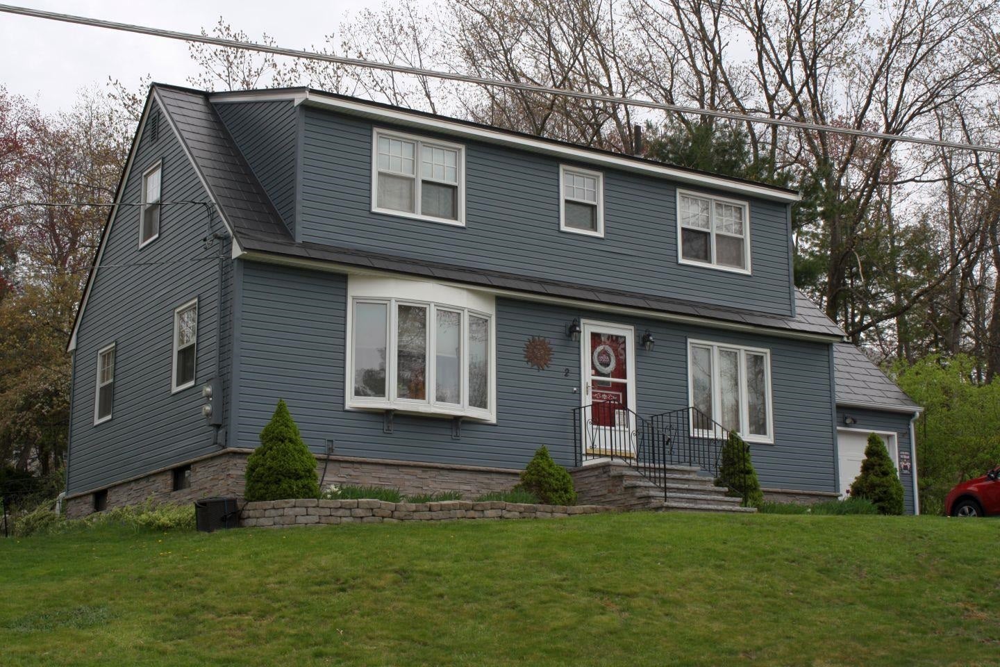 2 Oakdale Avenue