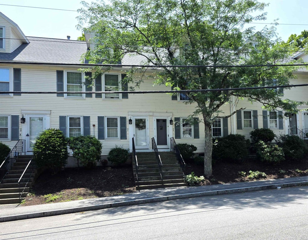 Photo of 35 Beech Hill Avenue, Manchester, NH 03103 (MLS # 5101815)