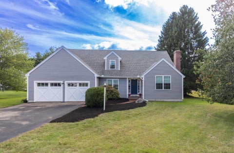 Photo of 2 Barnes Drive, Stratham, NH 03885 (MLS # 5112012)