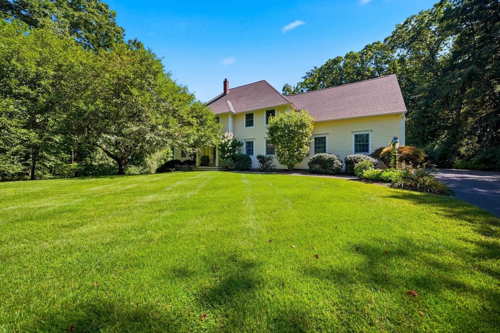 Photo of 11 Olde Village Road, Salem, NH 03079 (MLS # 5108783)