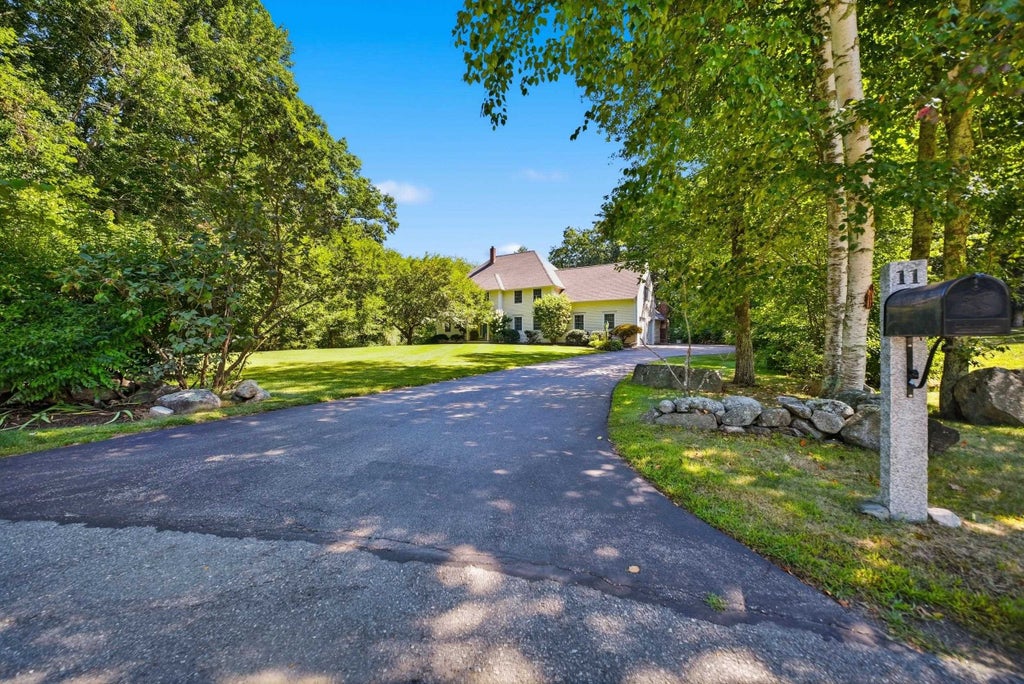Photo of 11 Olde Village Road, Salem, NH 03079 (MLS # 5108783)
