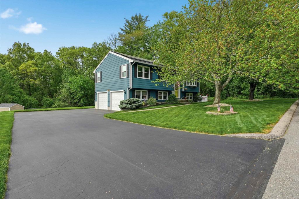 Photo of 40 Sherwood Circle, Salem, NH 03079 (MLS # 5090862)