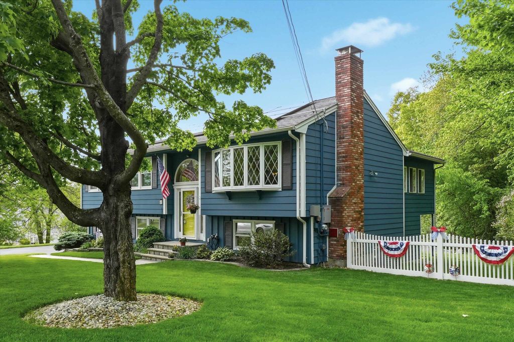 Photo of 40 Sherwood Circle, Salem, NH 03079 (MLS # 5090862)