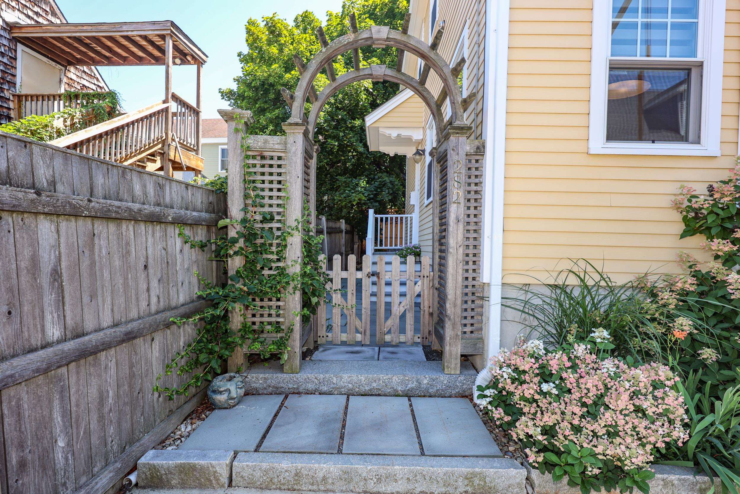 282 Hanover Street