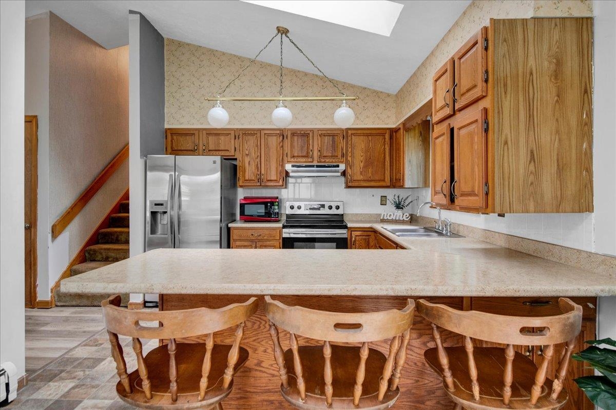 6 Meadowbrook Lane