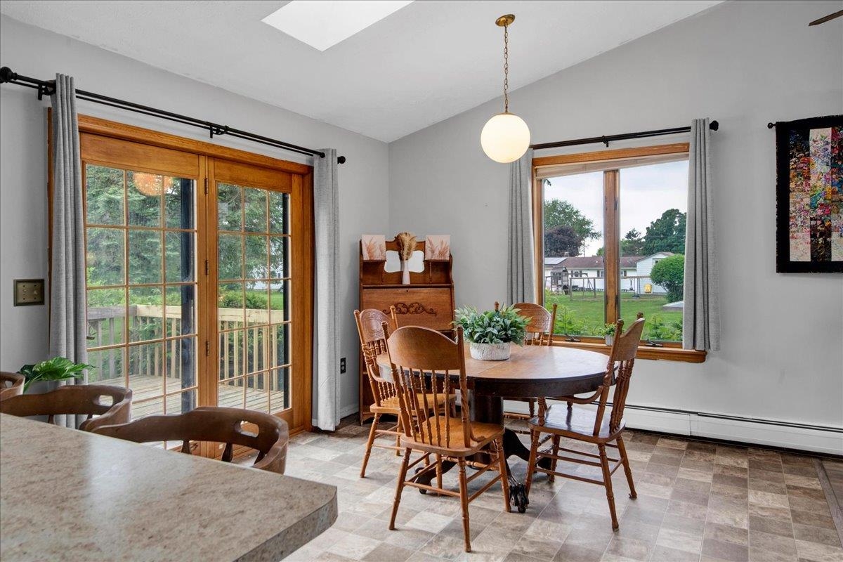 6 Meadowbrook Lane