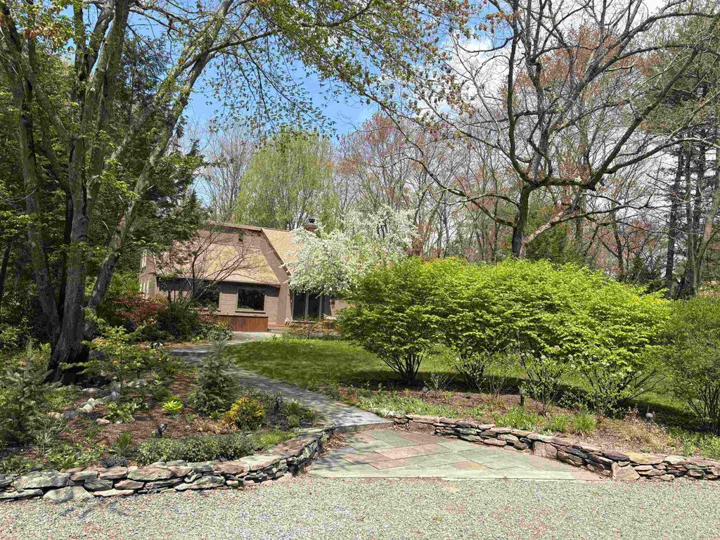 Photo of 4 Windsor Boulevard, Londonderry, NH 03053 (MLS # 5077834)