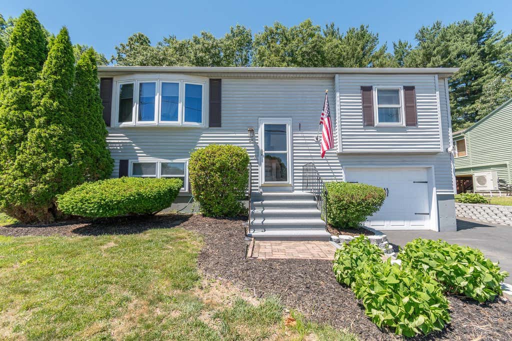Photo of 96 Ellingwood Street, Manchester, NH 03103 (MLS # 5095077)