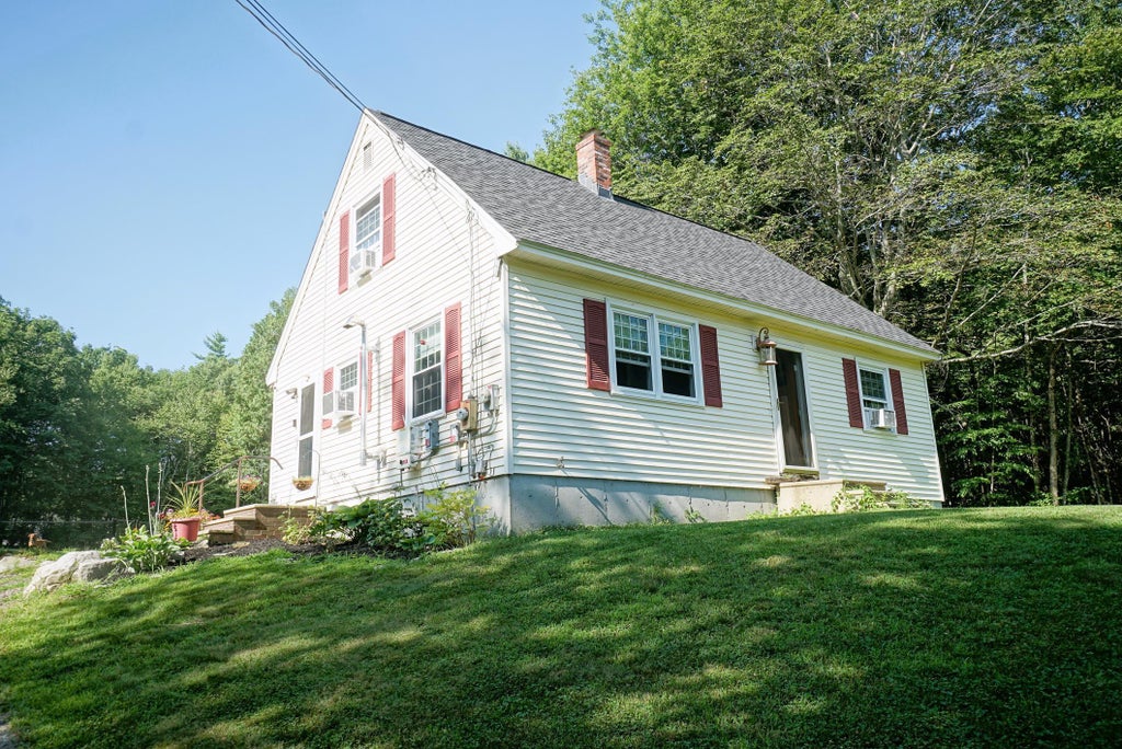 Photo of 90 Green Road, Raymond, NH 03077 (MLS # 5101906)
