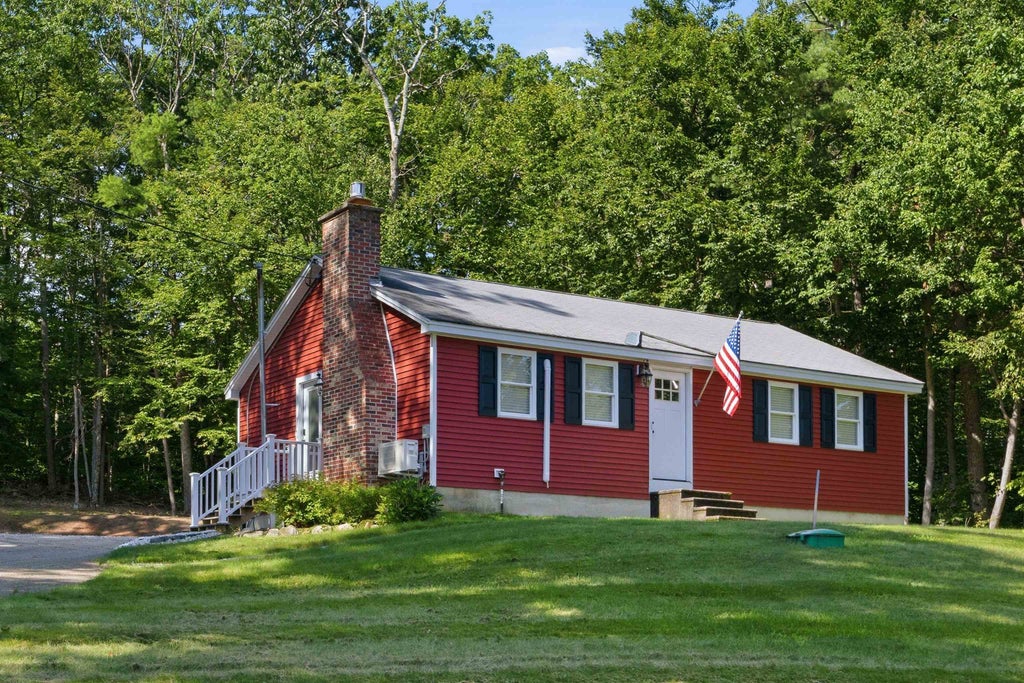 Photo of 401 Allard Farm Circuit Road, Conway, NH 03860 (MLS # 5106646)