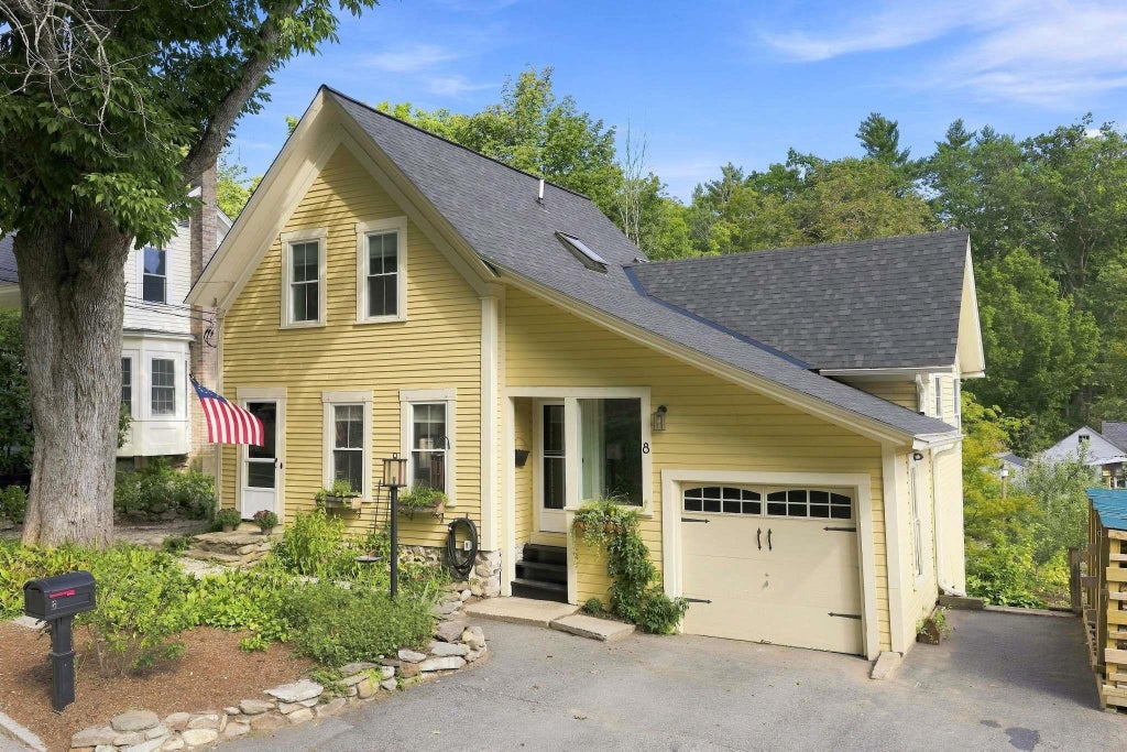Photo of 8 Old Coach Road, New Boston, NH 03070 (MLS # 5109364)