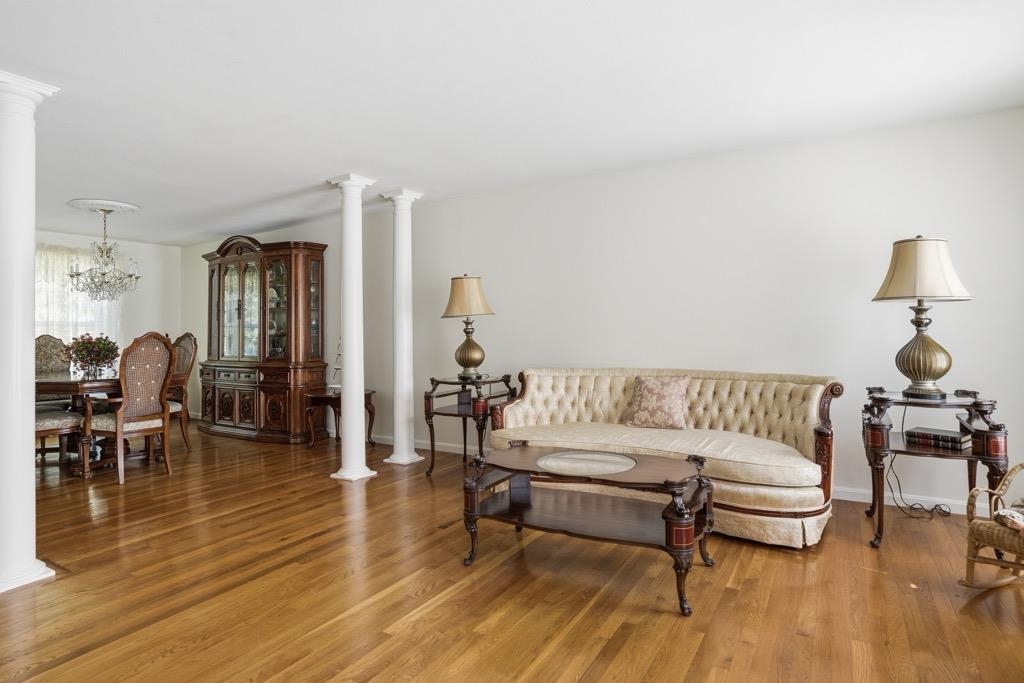 6 Hickory Hill Road