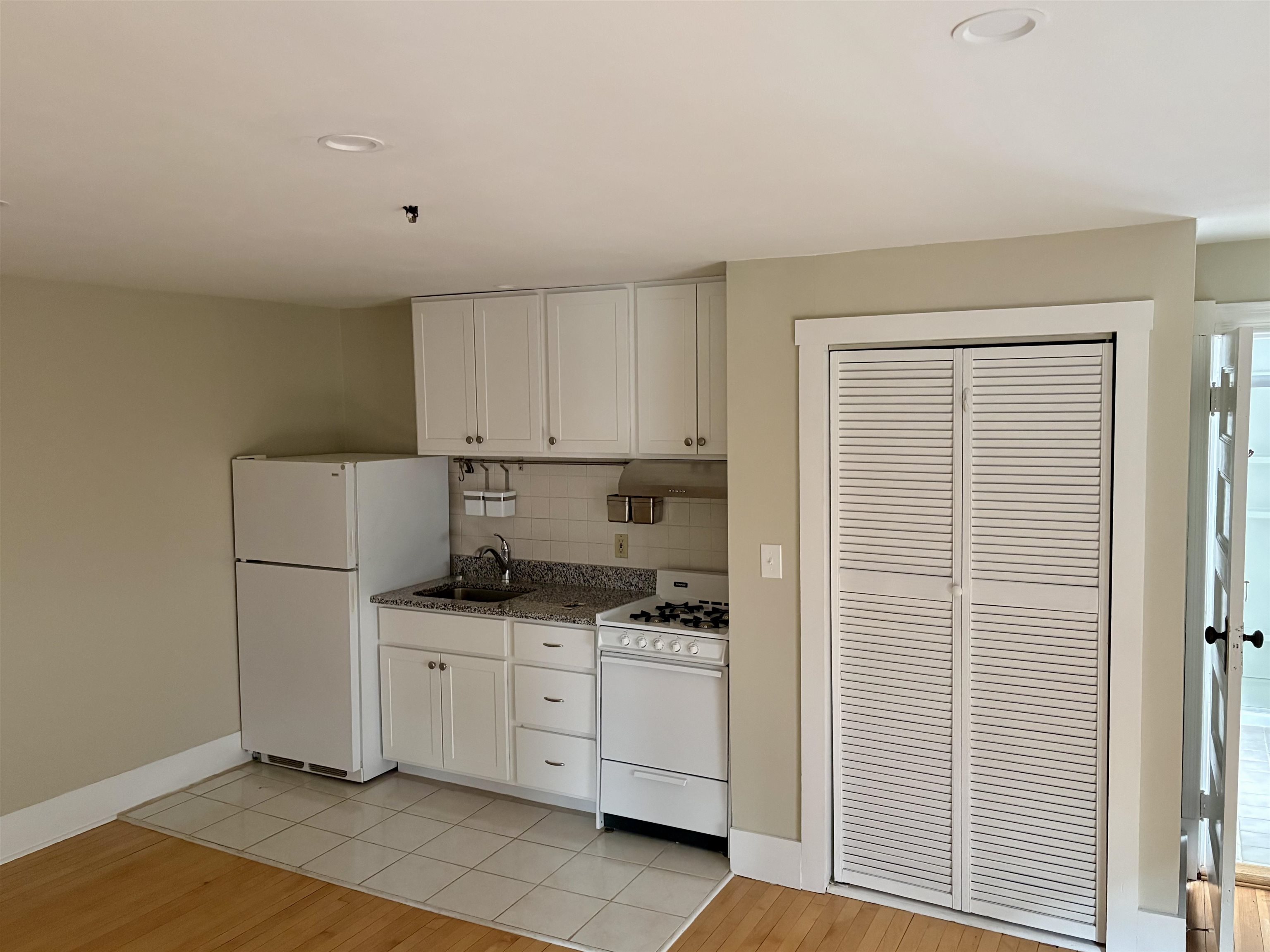 Photo 1 of 2 — 407 Lafayette Road Unit 5, Hampton, NH 03842
