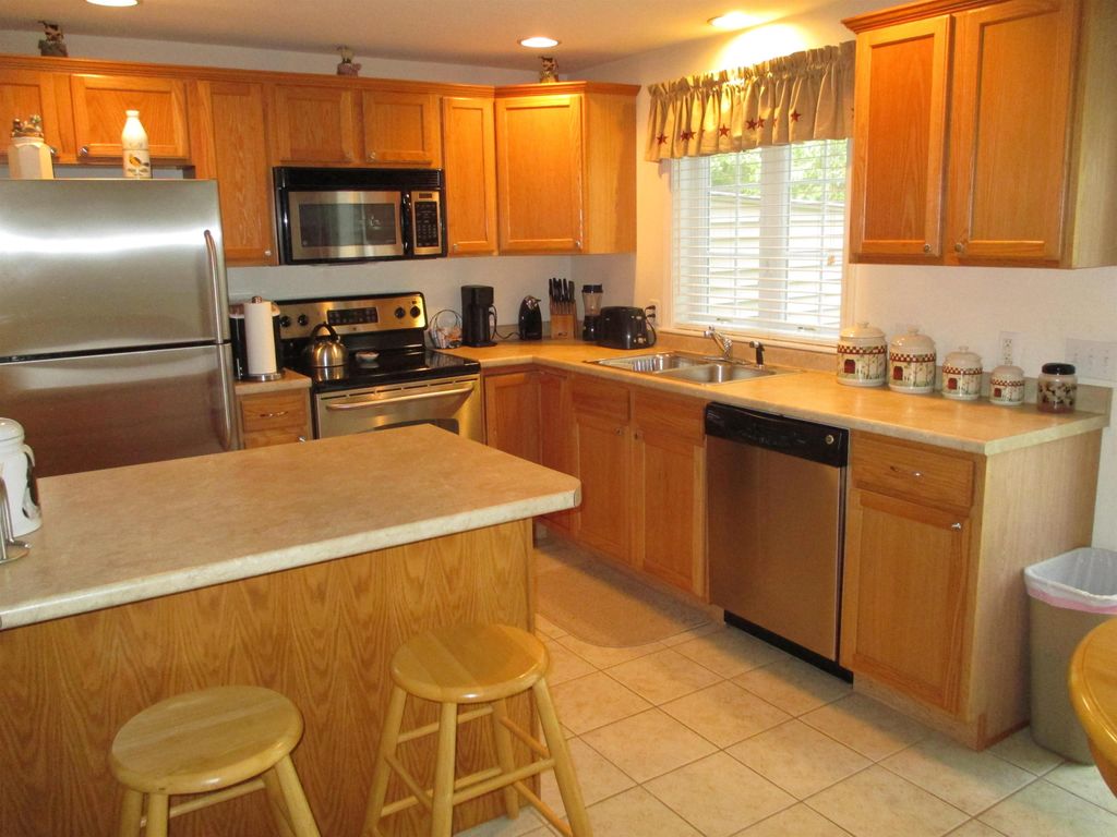 Photo of 19 Split Rock Drive, Rochester, NH 03839 (MLS # 5091379)