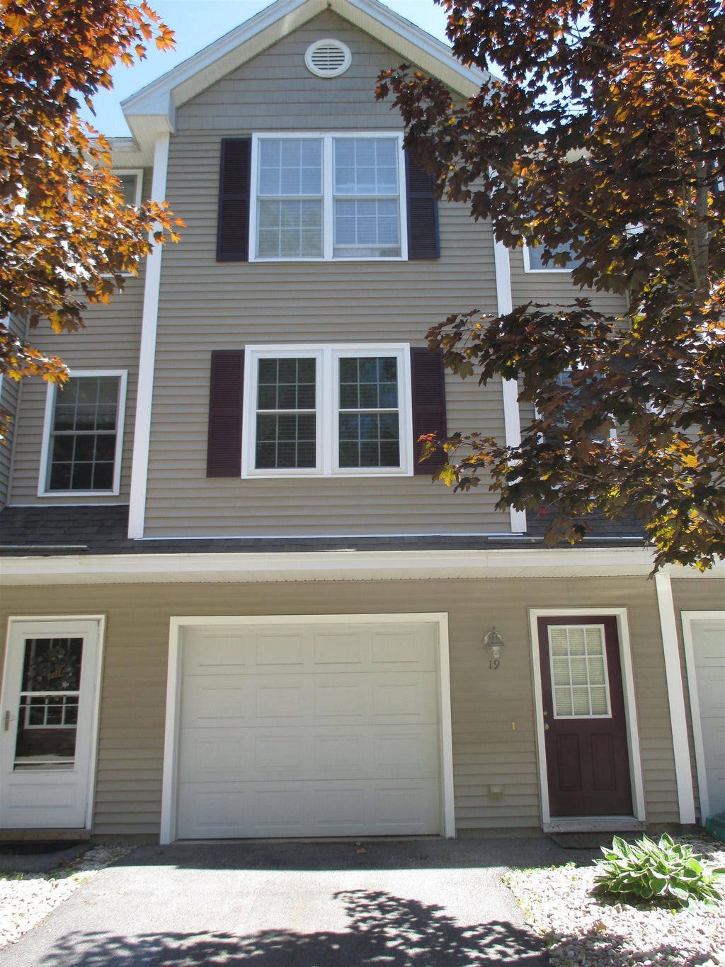 Photo of 19 Split Rock Drive, Rochester, NH 03839 (MLS # 5091379)