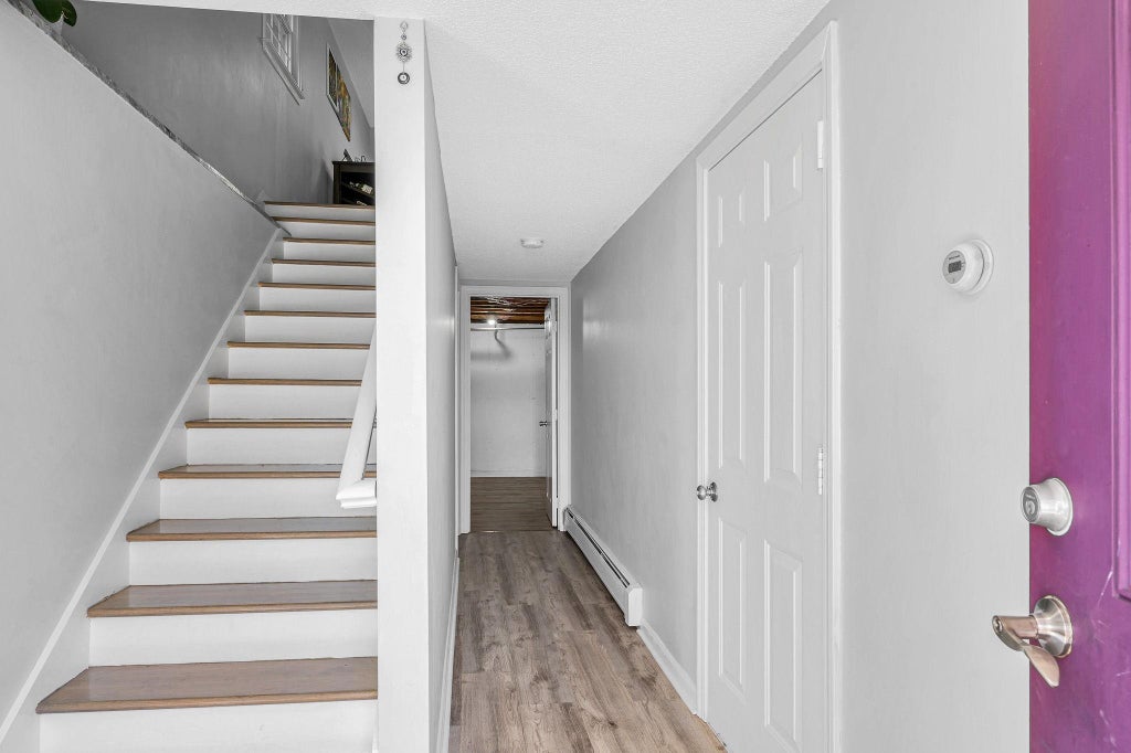 Photo of 28 Meadowview Circle, Nashua, NH 03062 (MLS # 5113517)
