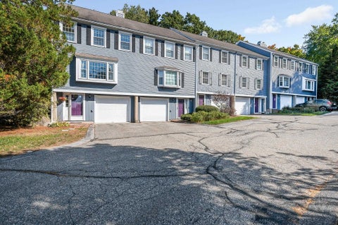Photo of 28 Meadowview Circle, Nashua, NH 03062 (MLS # 5113517)