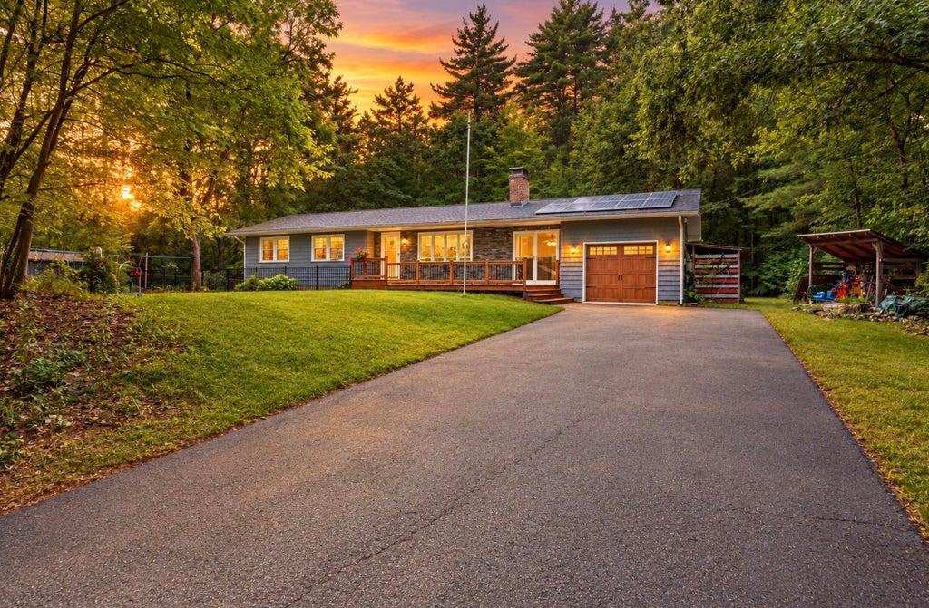 Photo of 6 Juniper Drive, Amherst, NH 03031 (MLS # 5108807)
