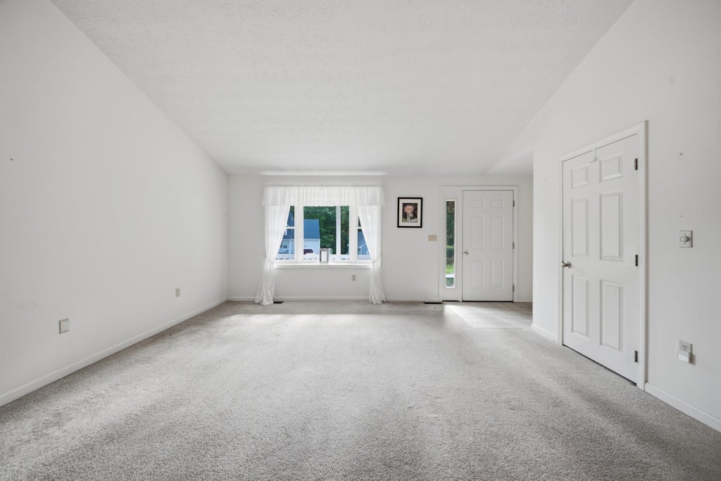 Photo of 3 Sterling Way, Hudson, NH 03051 (MLS # 5114154)