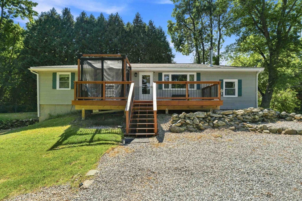 Photo of 35 Pelham Road, Hudson, NH 03051 (MLS # 5109883)