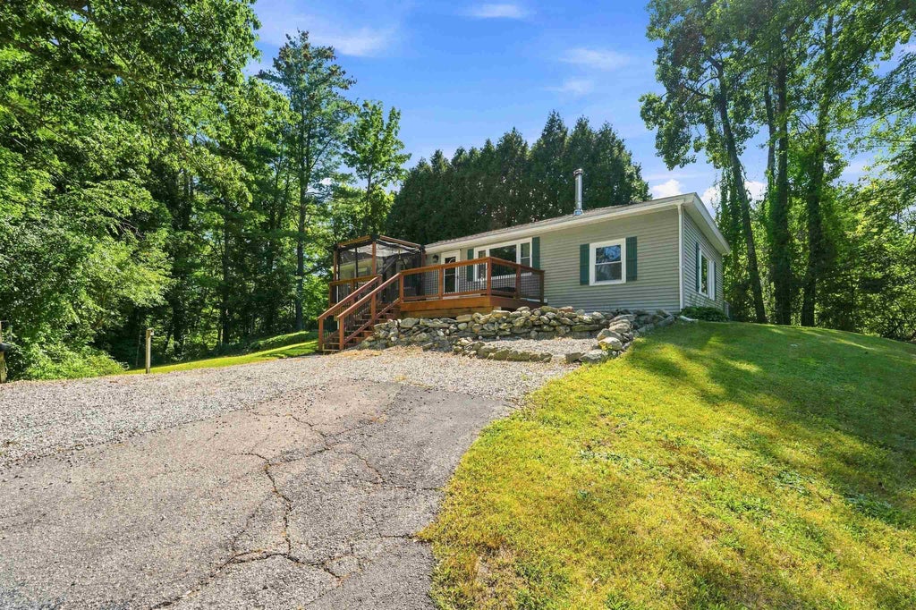 Photo of 35 Pelham Road, Hudson, NH 03051 (MLS # 5109883)