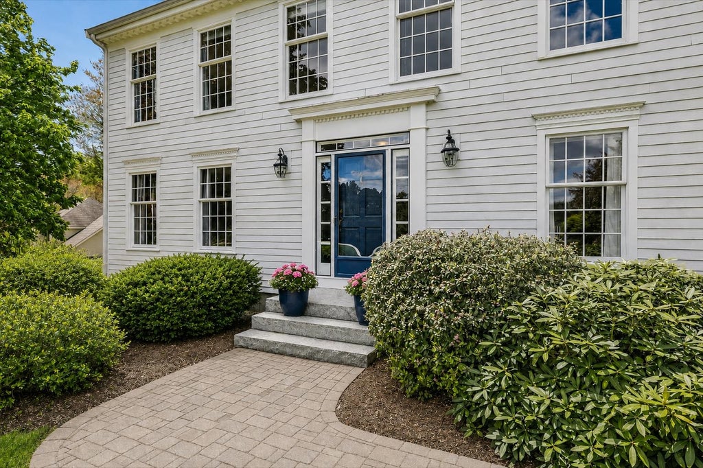 Photo of 11 Puritan Drive, Bedford, NH 03110 (MLS # 5109136)