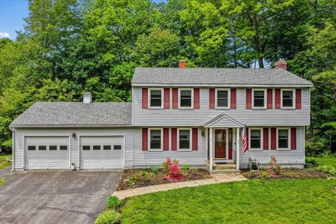 Photo of 11 Douglas Street, Merrimack, NH 03054 (MLS # 5091405)