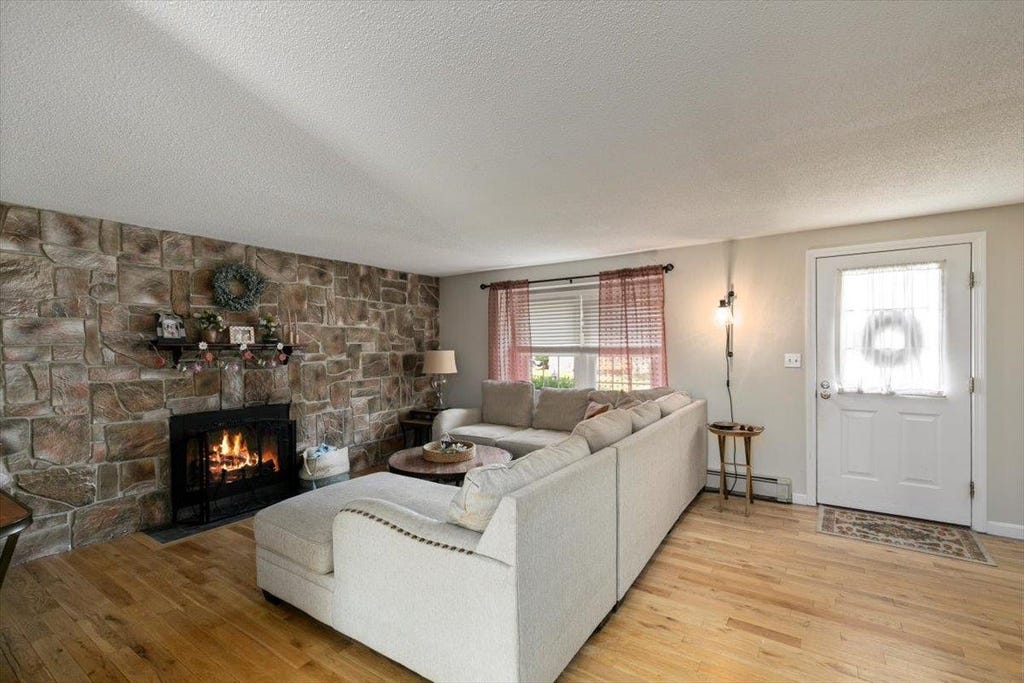 Photo of 114 Fieldstone Drive, Londonderry, NH 03053 (MLS # 5102872)