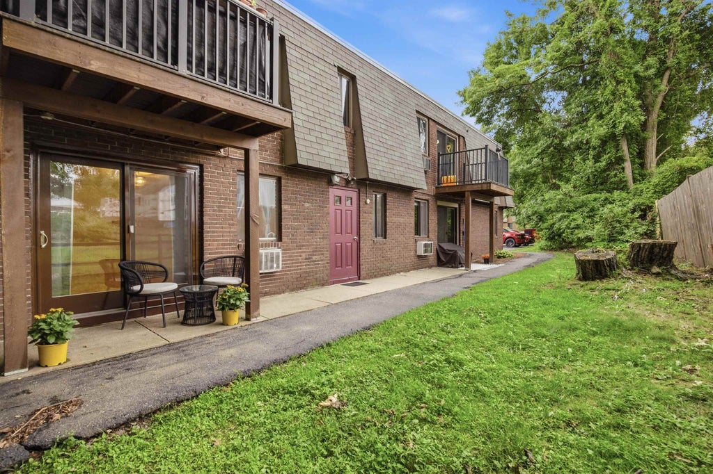 Photo of 56 Robert Court #C, Manchester, NH 03103 (MLS # 5102955)