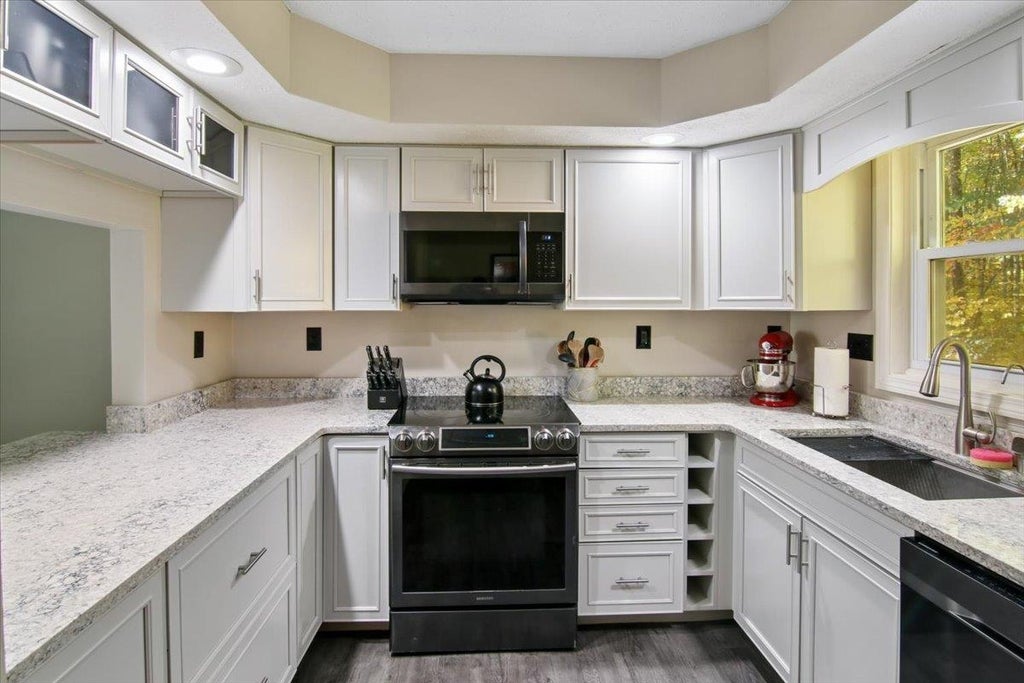 Photo of 12 Cricket Hill Drive, Merrimack, NH 03054 (MLS # 5115254)