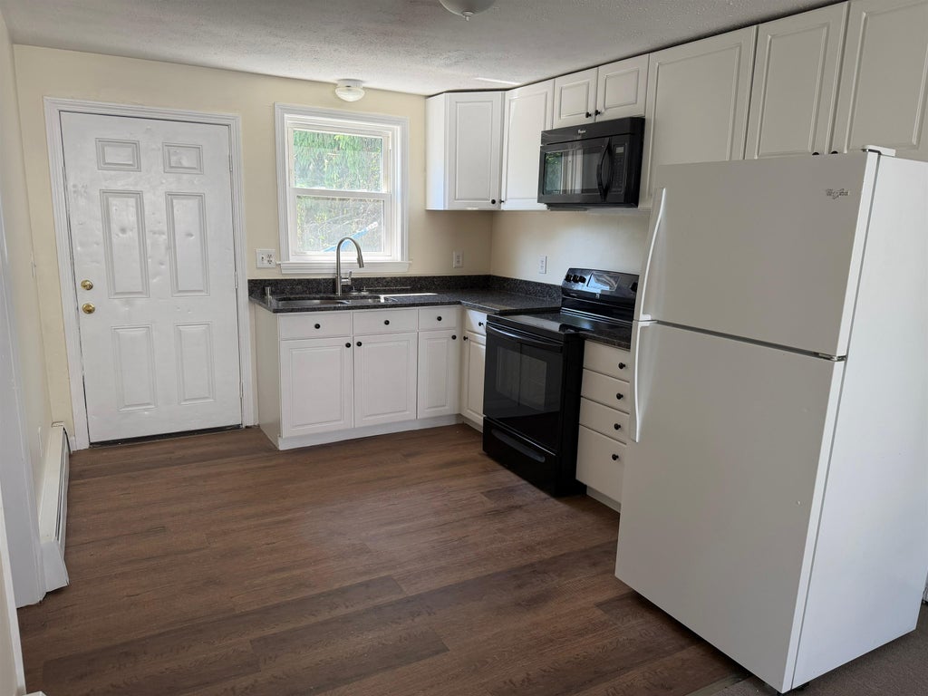 Photo of 249 East High Street #3, Manchester, NH 03104 (MLS # 5108306)